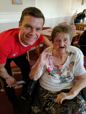 A special visit from Middlesbrough FC players inspired a care home resident with vascular dementia to play the organ again â€“ despite having no initial memory of how to play.